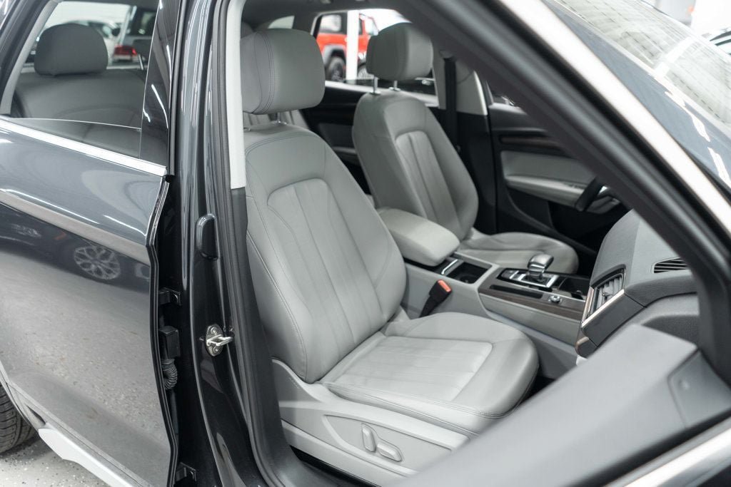 Used 2021 Audi Q5 2.0T Premium Plus w/ Premium Plus Package AWD/4WD image 11