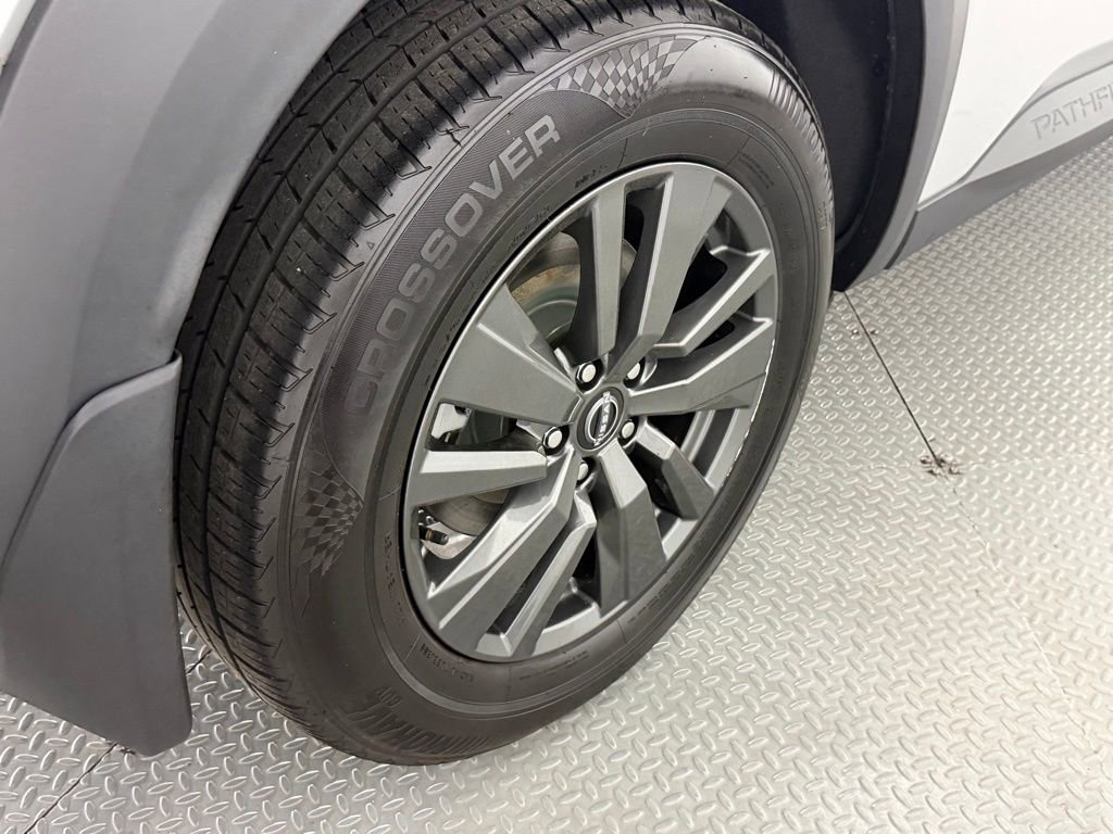 Used 2023 Nissan Pathfinder SV image 60