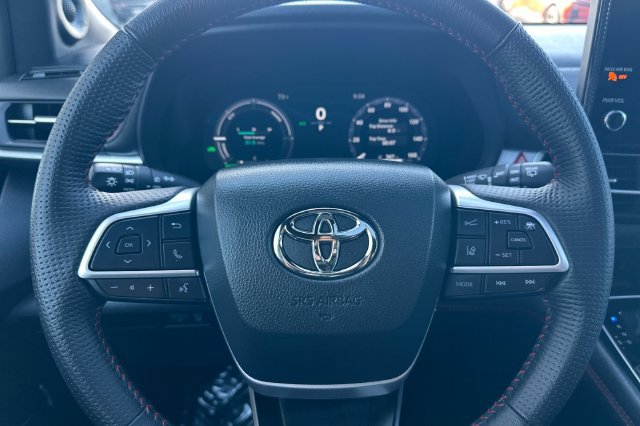 Certified 2025 Toyota Sienna XSE w/ XSE Premium Package AWD/4WD image 24