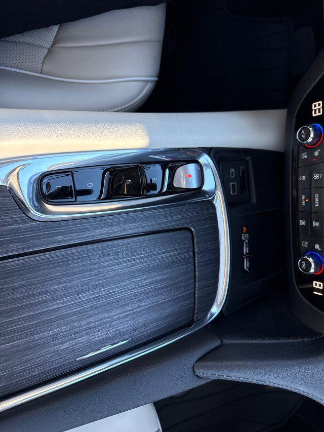 Used 2023 Buick Enclave Avenir image 29