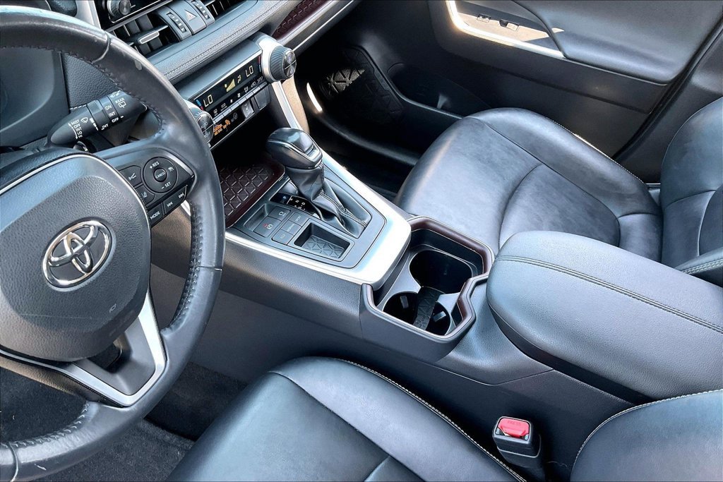 Used 2020 Toyota RAV4 Limited FWD image 18
