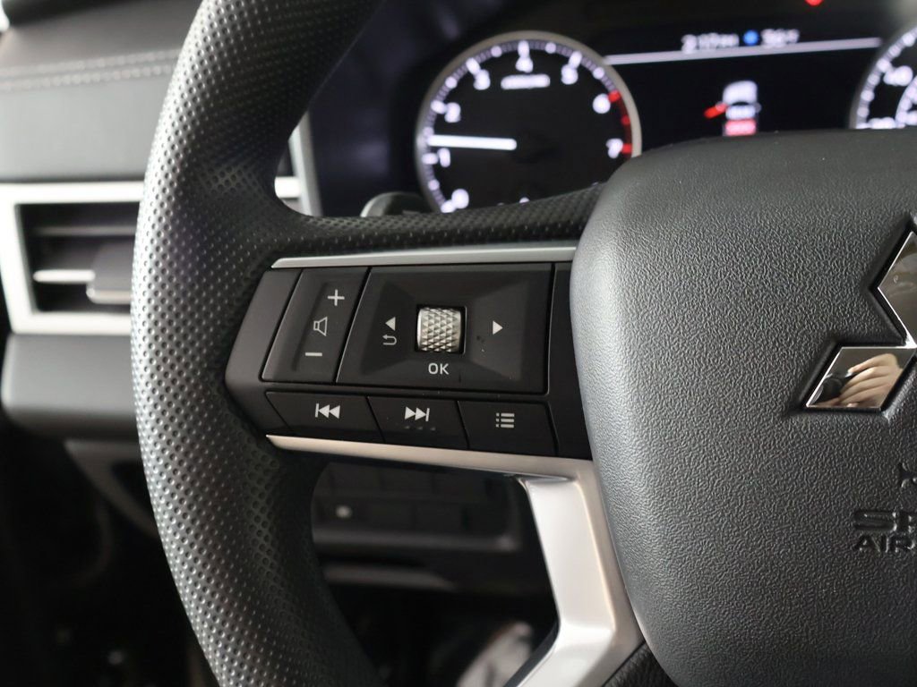 New 2026 Mitsubishi Outlander ES image 38