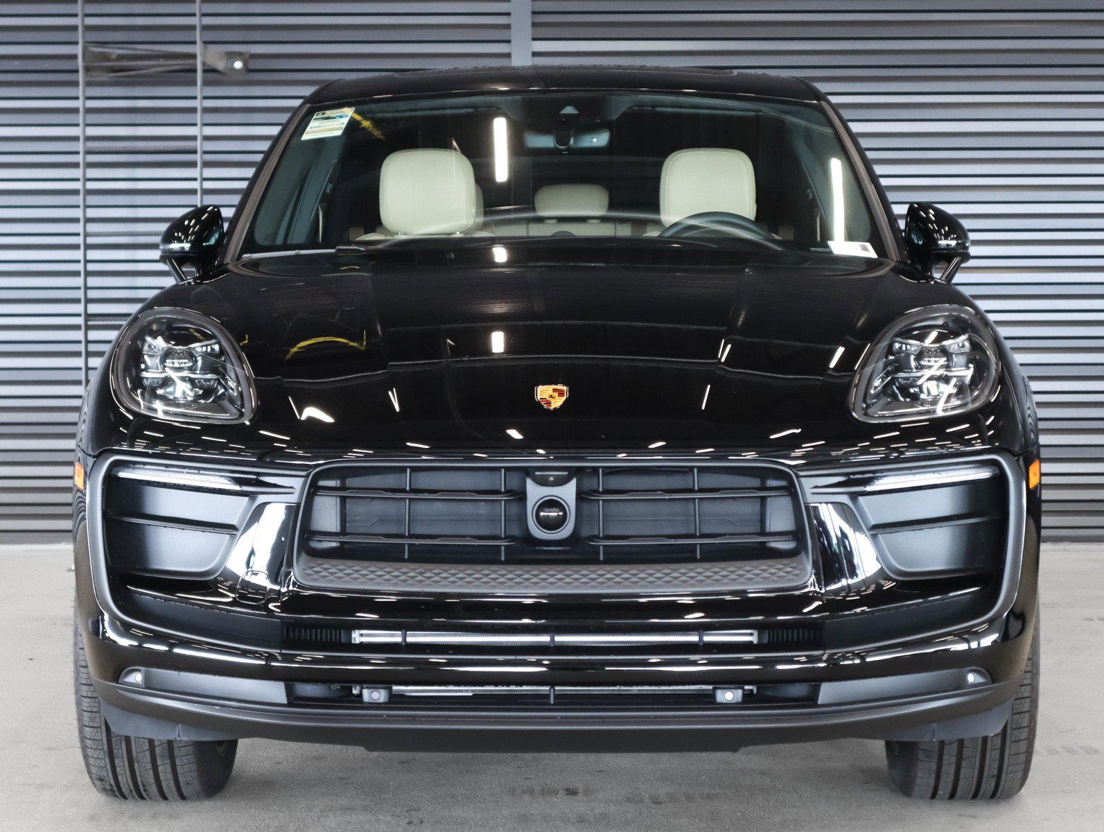 Certified 2025 Porsche Macan image 8