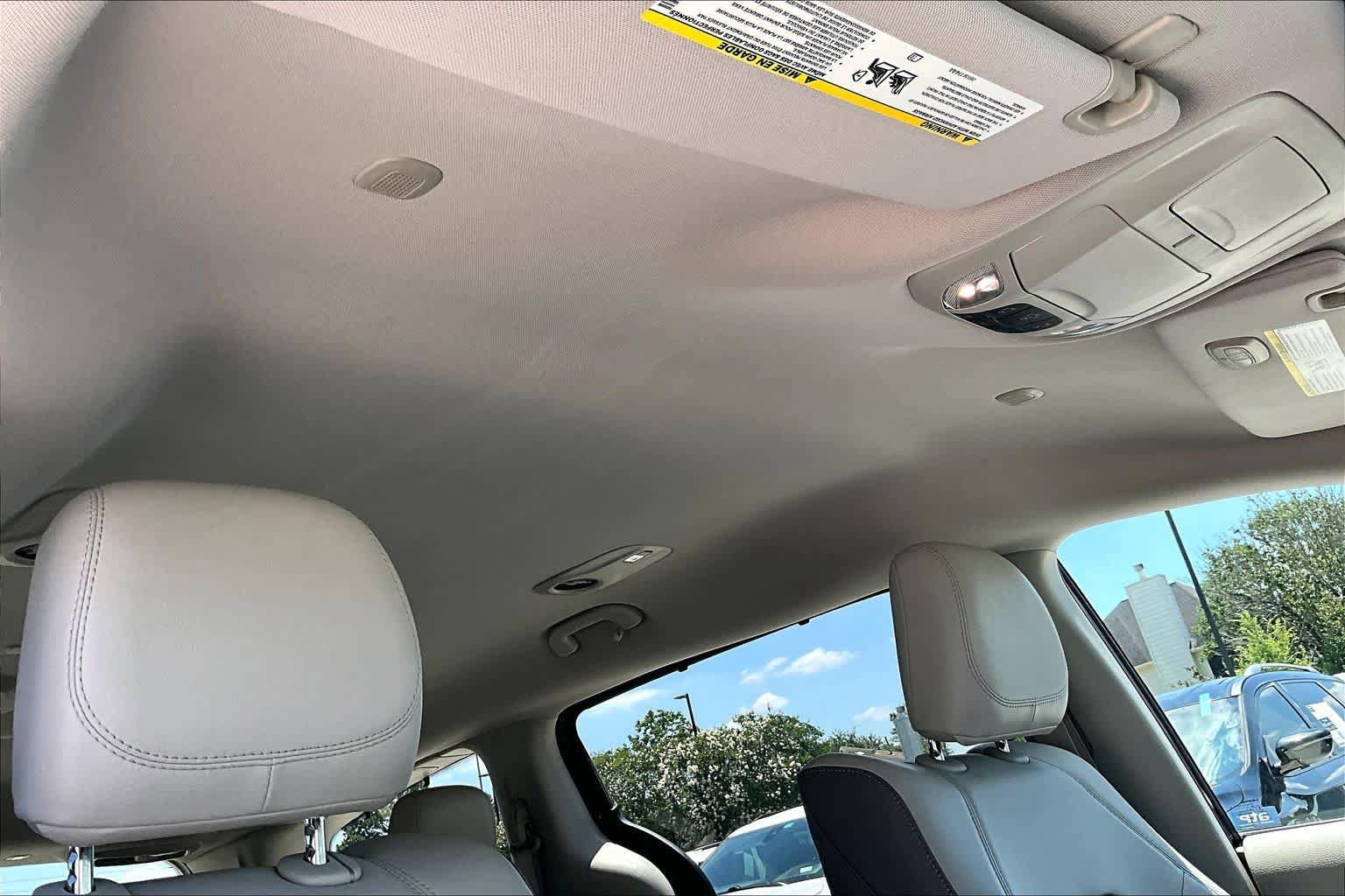Used 2017 Chrysler Pacifica Touring-L Plus w/ Advanced Safetytec Group FWD image 13