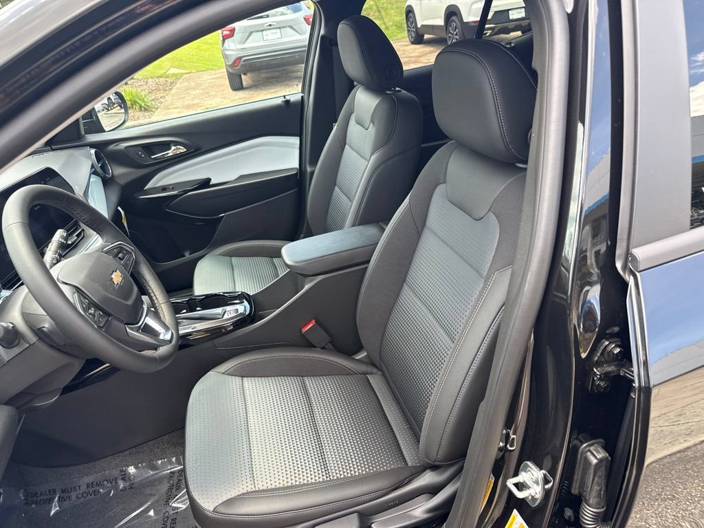 New 2026 Chevrolet Trax LT w/ LT Convenience Package FWD image 6