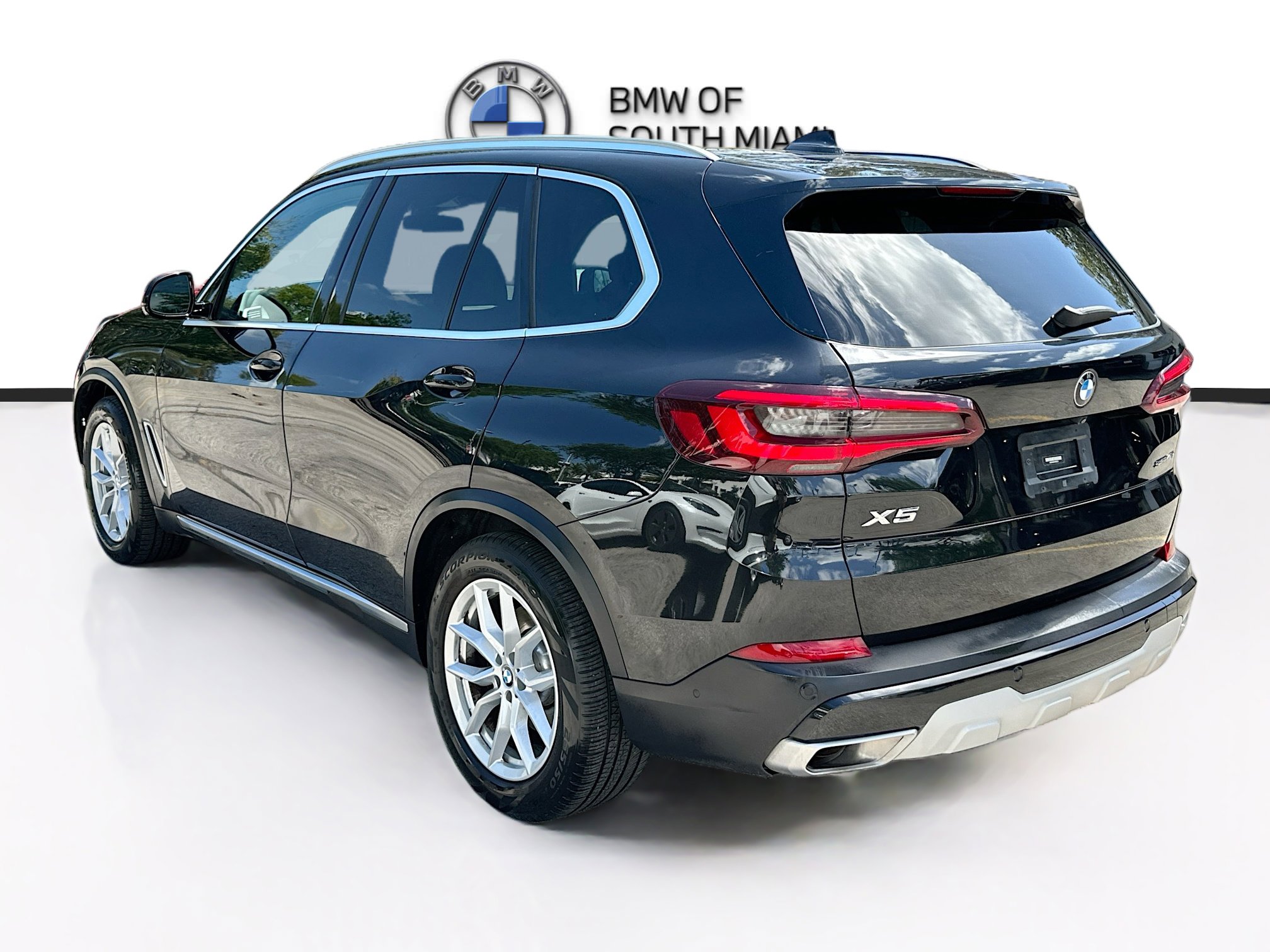 Certified 2023 BMW X5 sDrive40i w/ Parking Assistance Package RWD image 5