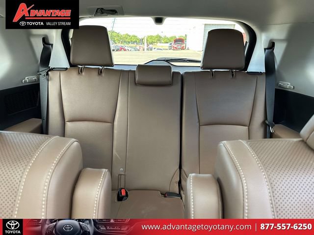 Used 2024 Toyota Grand Highlander AWD image 15