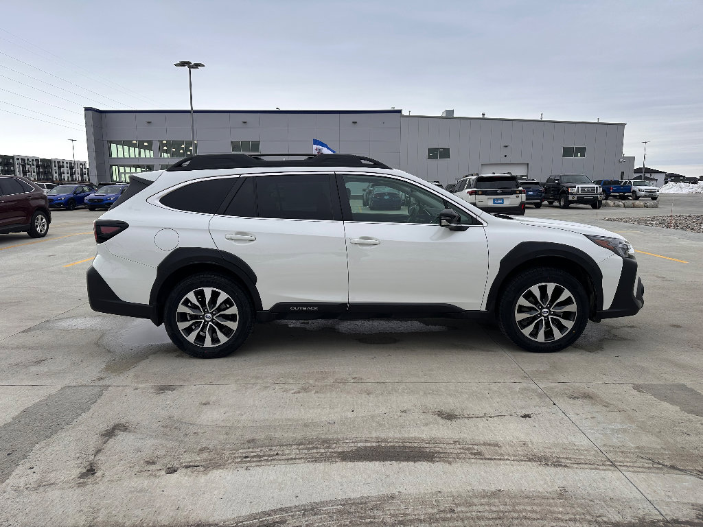 Used 2023 Subaru Outback Limited AWD/4WD image 4