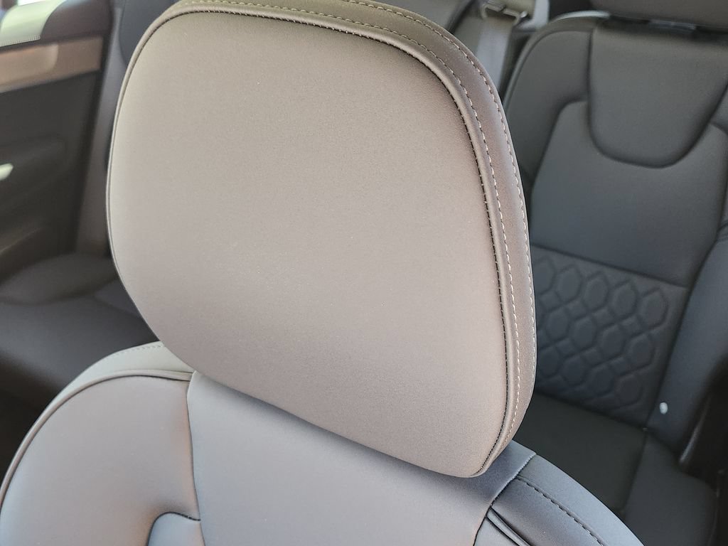 Used 2025 Volvo XC90 B6 Plus AWD/4WD image 6