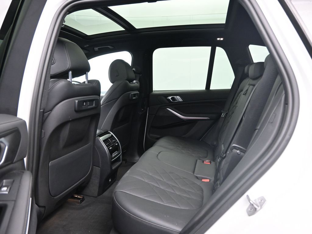 Used 2023 BMW X5 xDrive40i w/ Premium Package AWD/4WD image 31