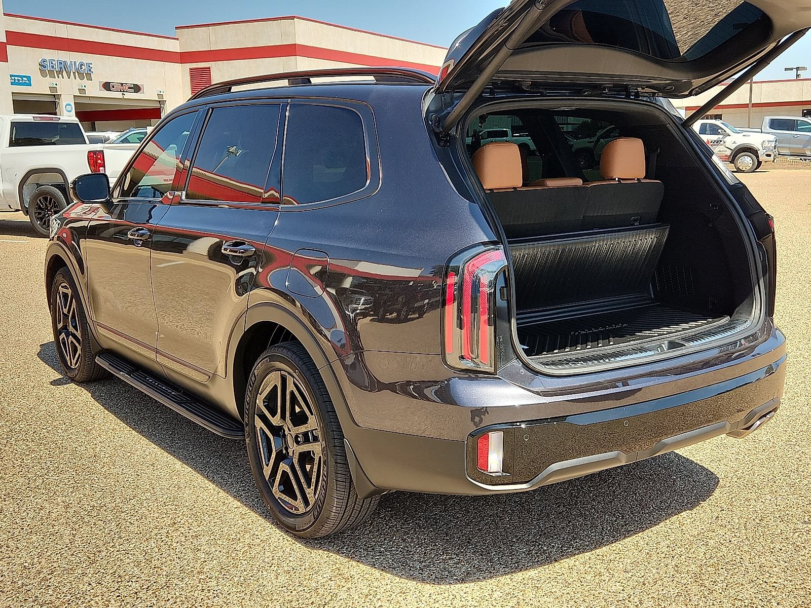 Used 2025 Kia Telluride SX X-Line AWD/4WD image 3