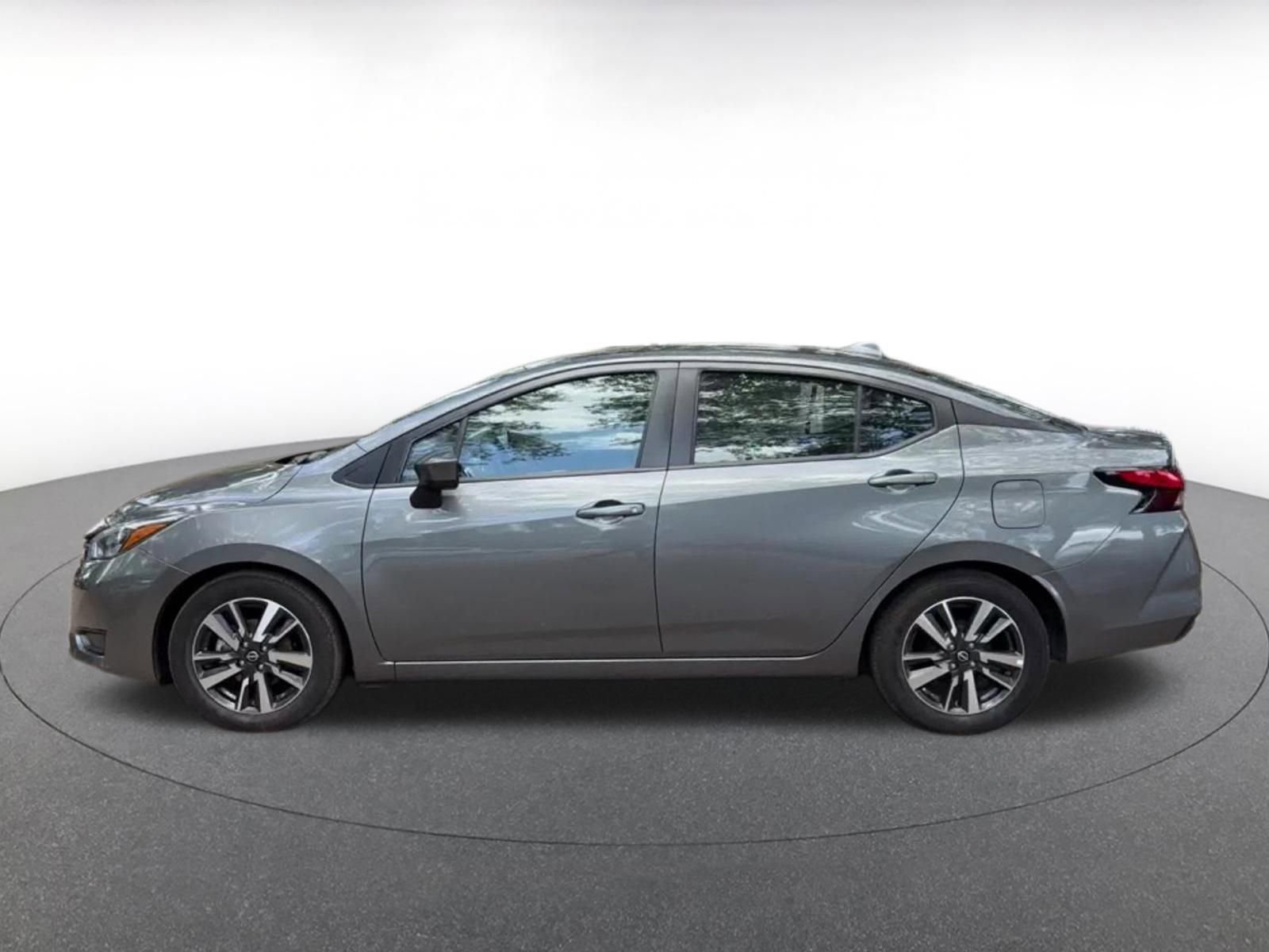 Used 2025 Nissan Versa SV FWD image 9