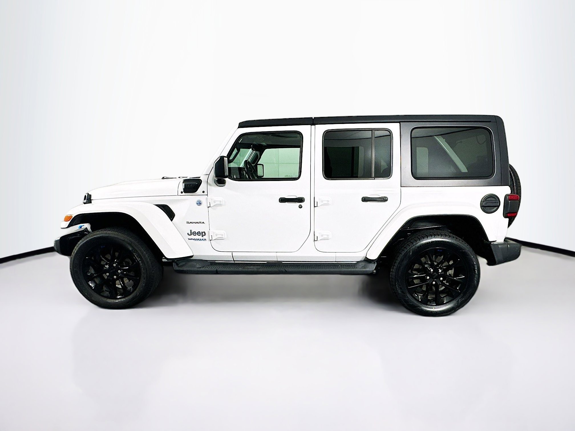 Used 2022 Jeep Wrangler Sahara w/ Safety Group image 4