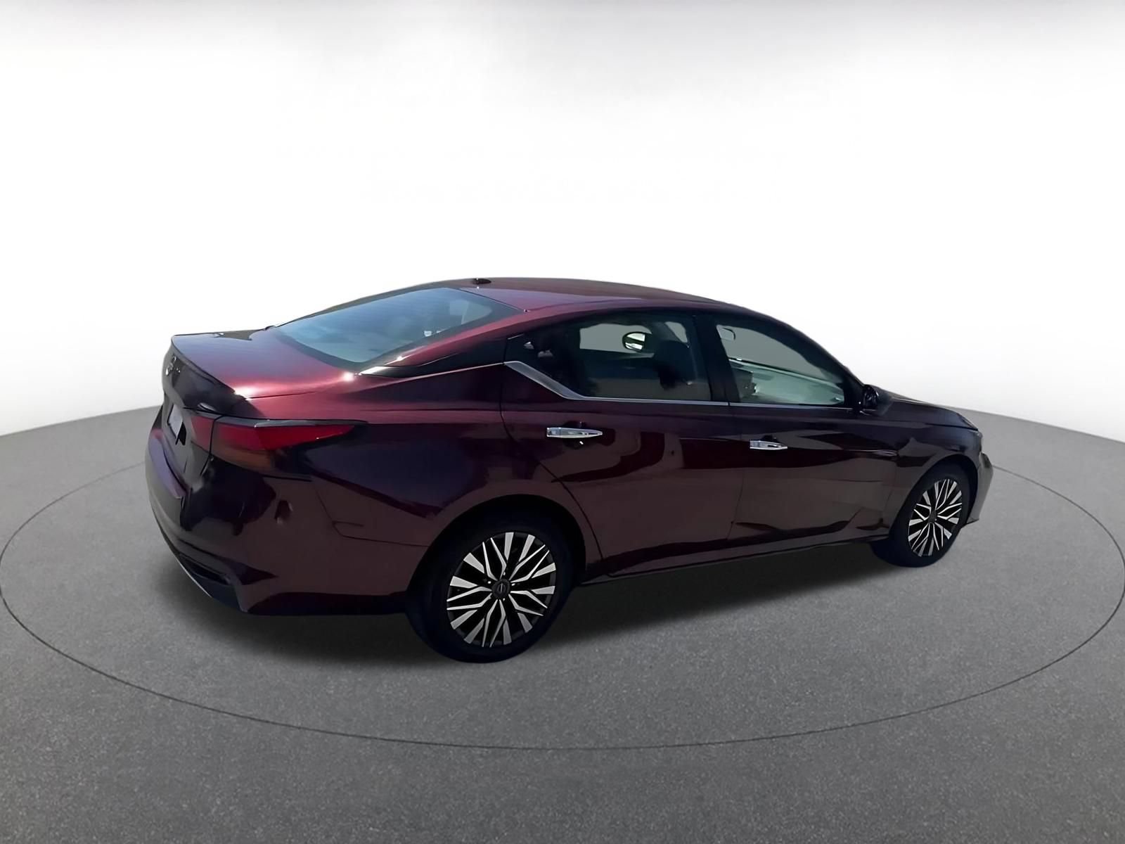 Used 2025 Nissan Altima 2.5 SV FWD image 13