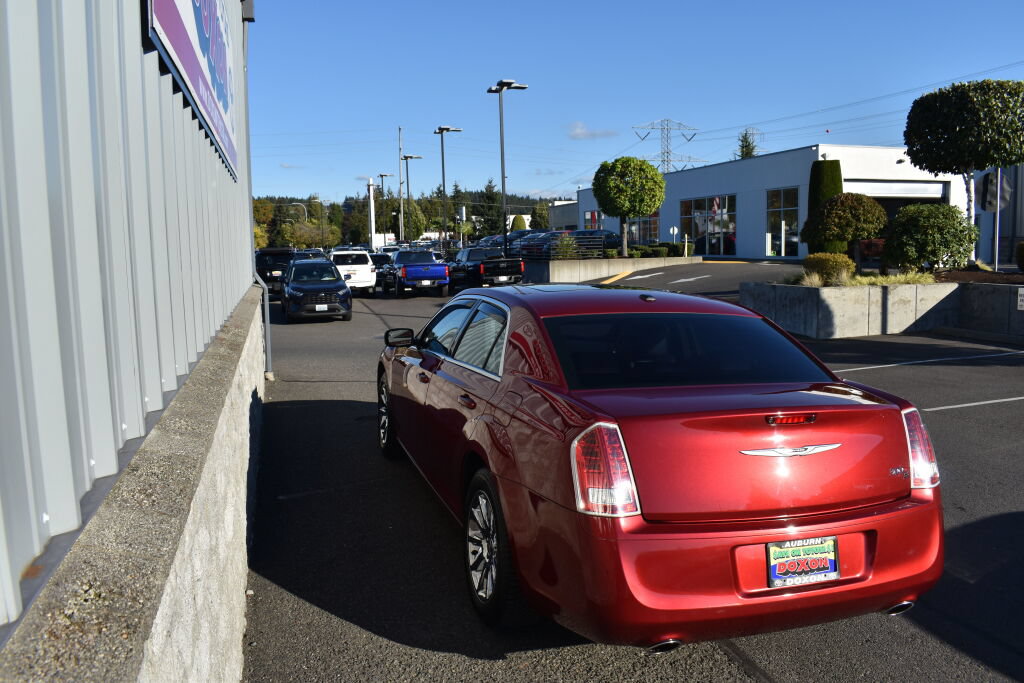 Used 2013 Chrysler 300 S RWD image 7
