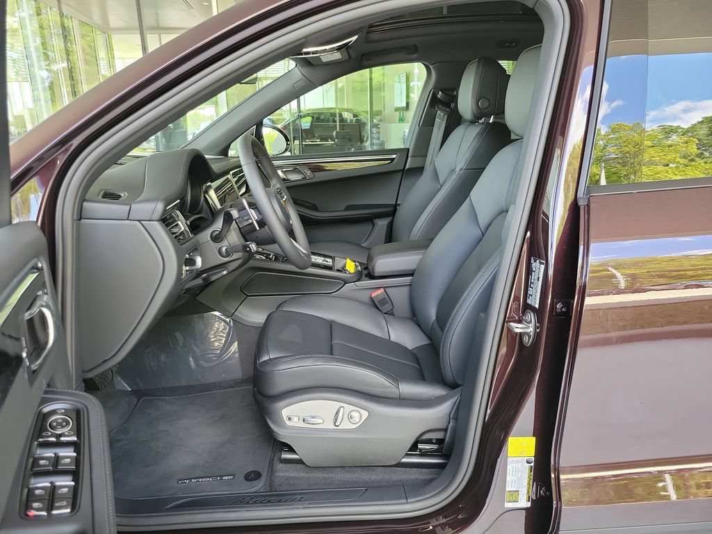 New 2026 Porsche Macan AWD/4WD image 17