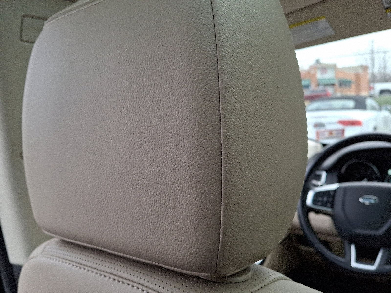 Used 2019 Land Rover Discovery Sport HSE image 13