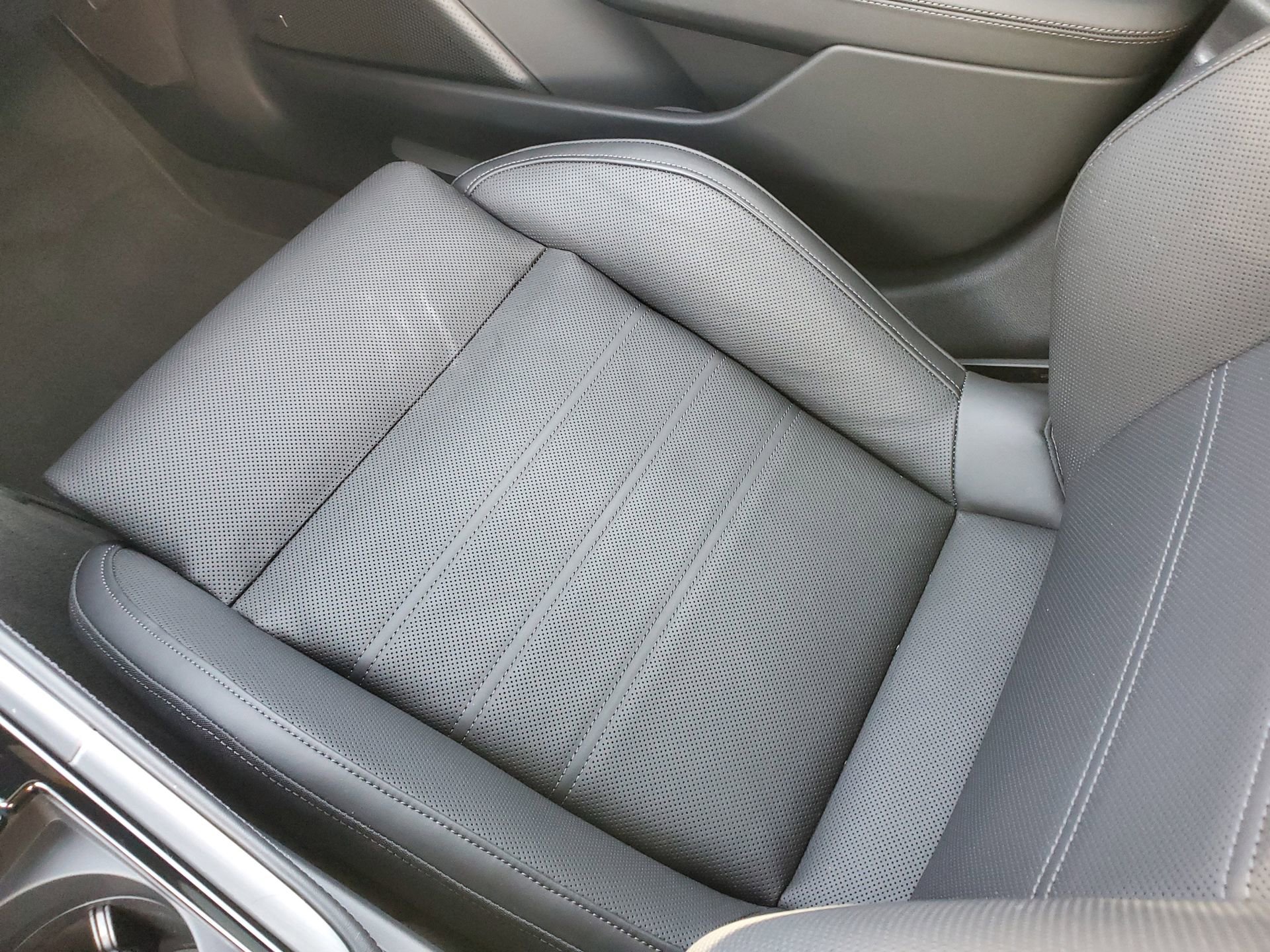 Used 2024 Porsche Panamera w/ Premium Package image 15