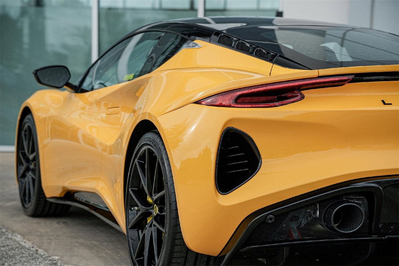 New 2025 Lotus Emira image 12