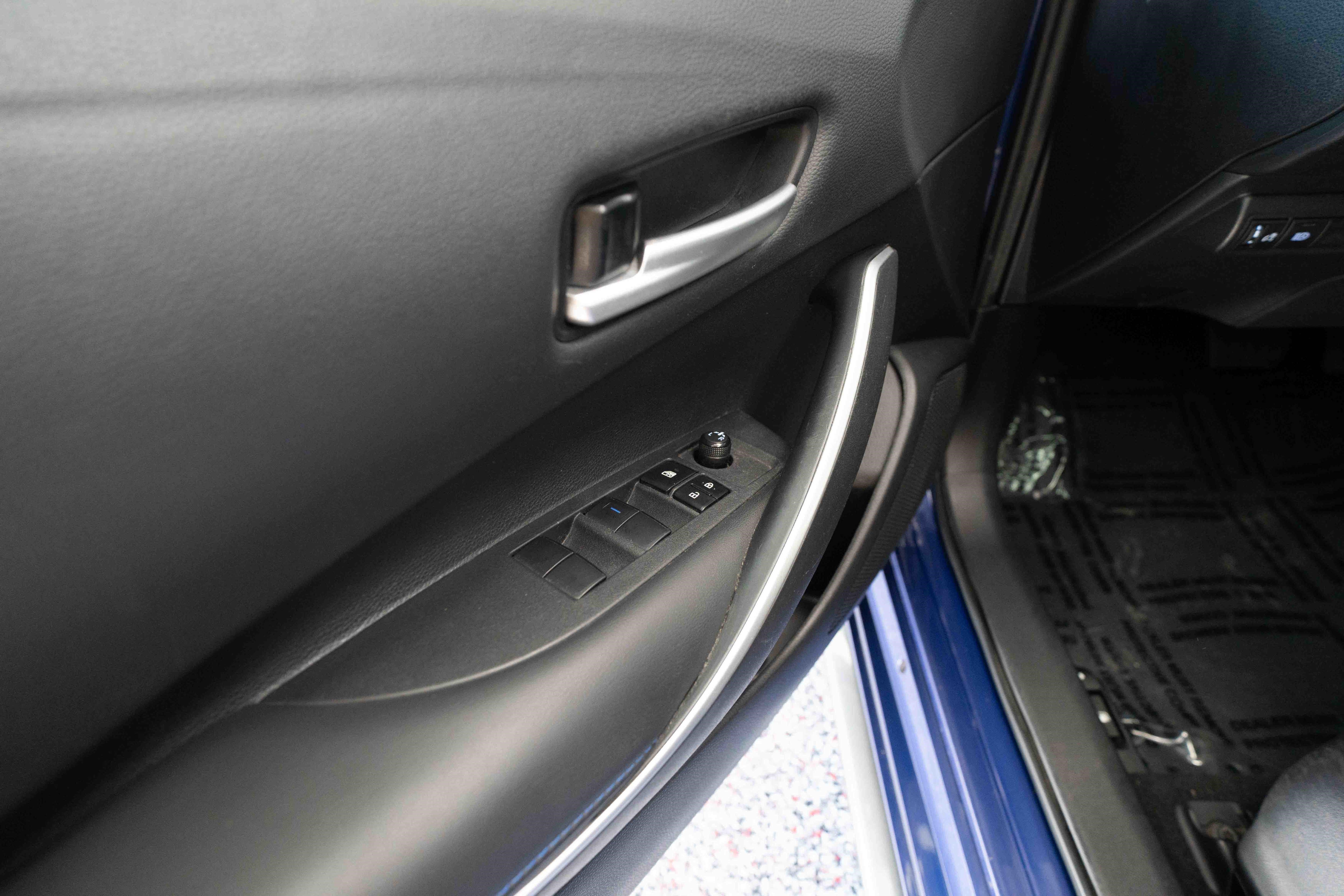 Used 2021 Toyota Corolla SE w/ SE Premium Package FWD image 7