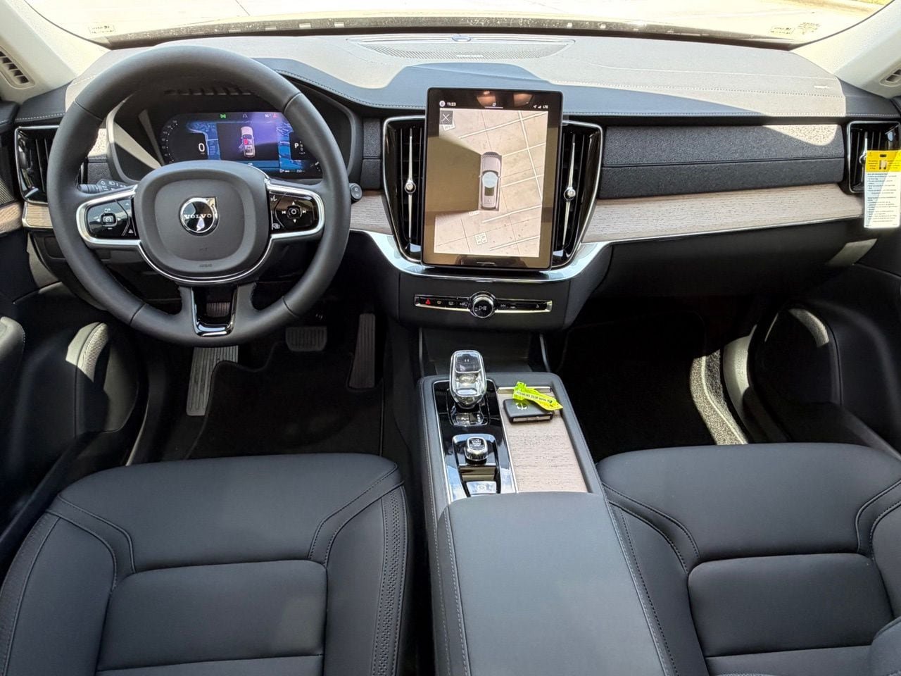New 2026 Volvo XC90 B5 Plus w/ Protection Package Premier AWD/4WD image 12