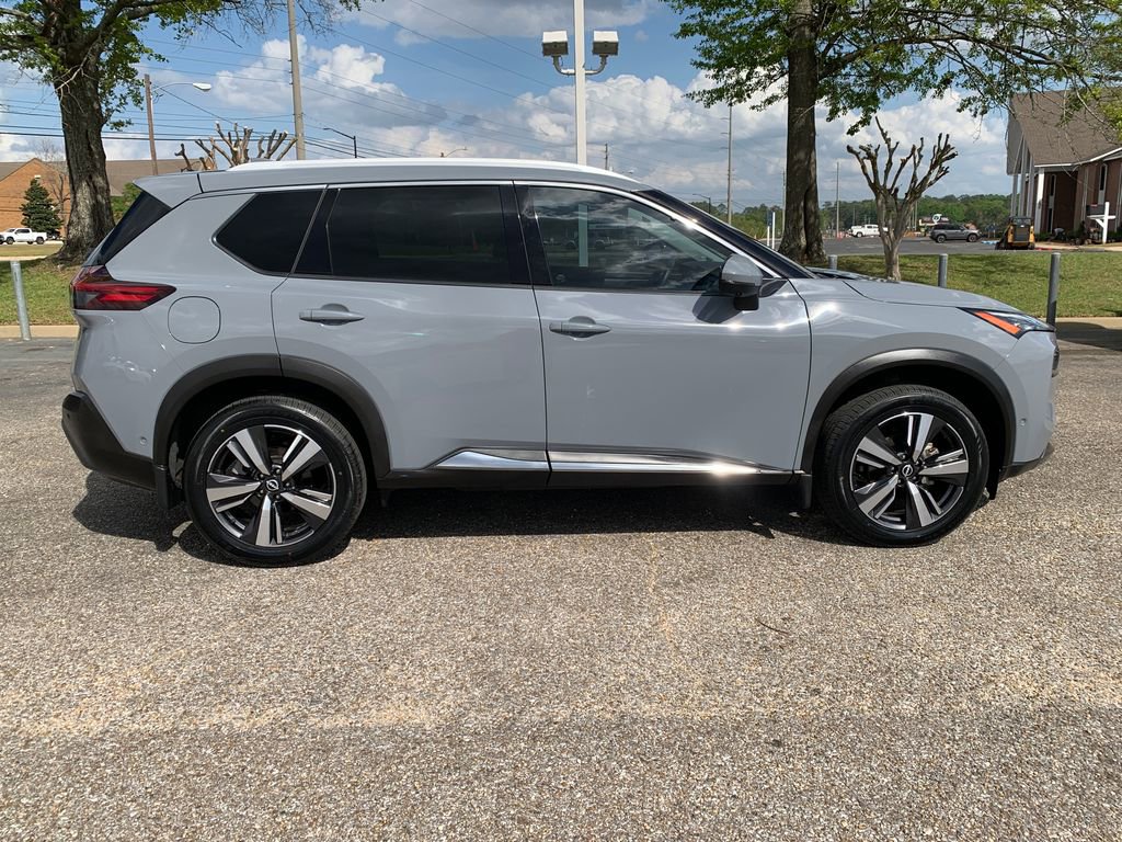 Used 2023 Nissan Rogue SL w/ SL Premium Package FWD image 2