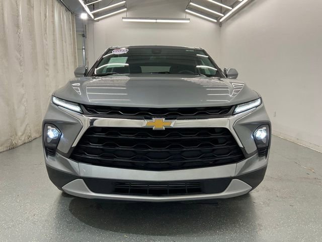 Used 2025 Chevrolet Blazer LT FWD image 3