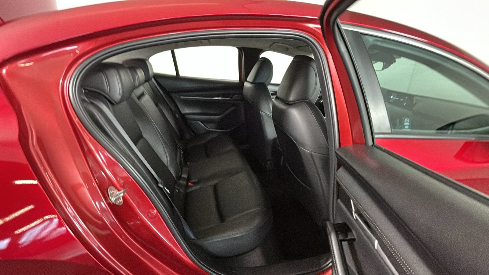 Used 2025 MAZDA MAZDA3 s FWD image 33