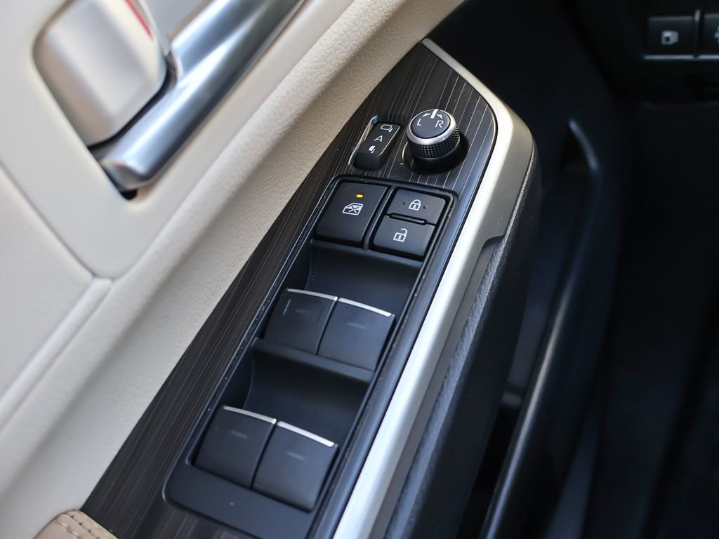 Used 2023 Toyota Sienna Limited FWD image 40