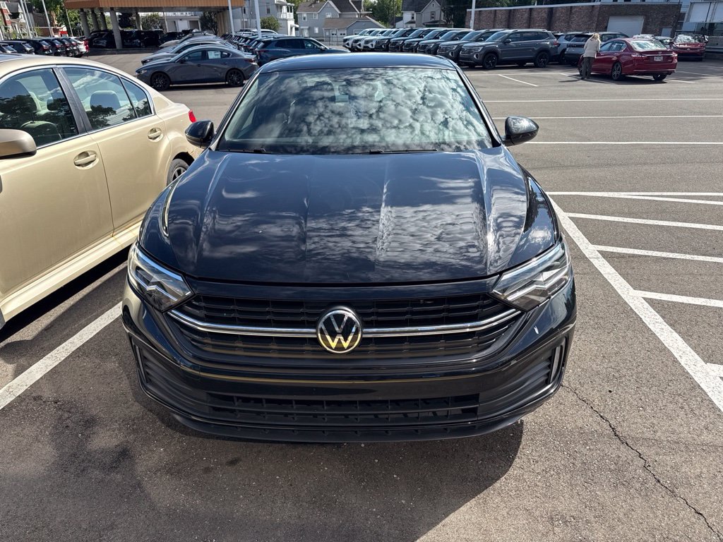 Used 2023 Volkswagen Jetta Sport FWD image 2