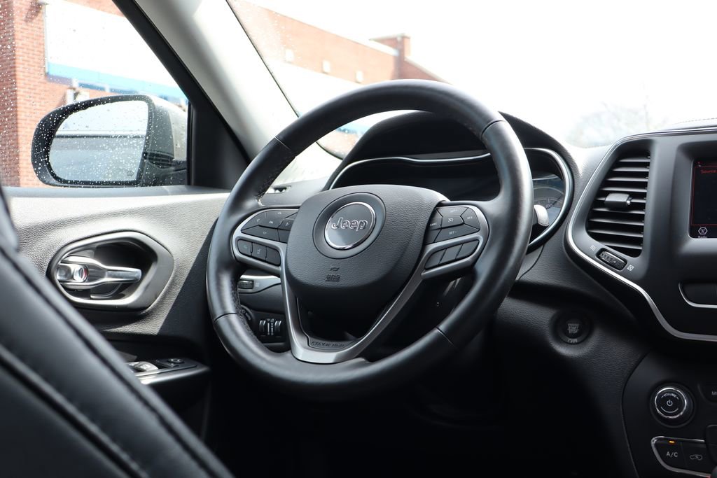 Used 2020 Jeep Cherokee Latitude Plus w/ Cold Weather Group AWD/4WD image 41