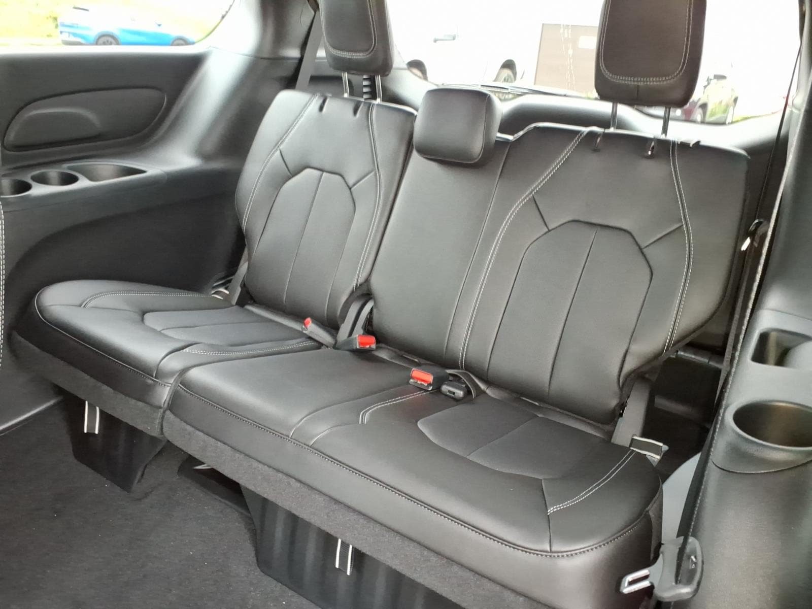 New 2027 Chrysler Pacifica LX FWD image 10