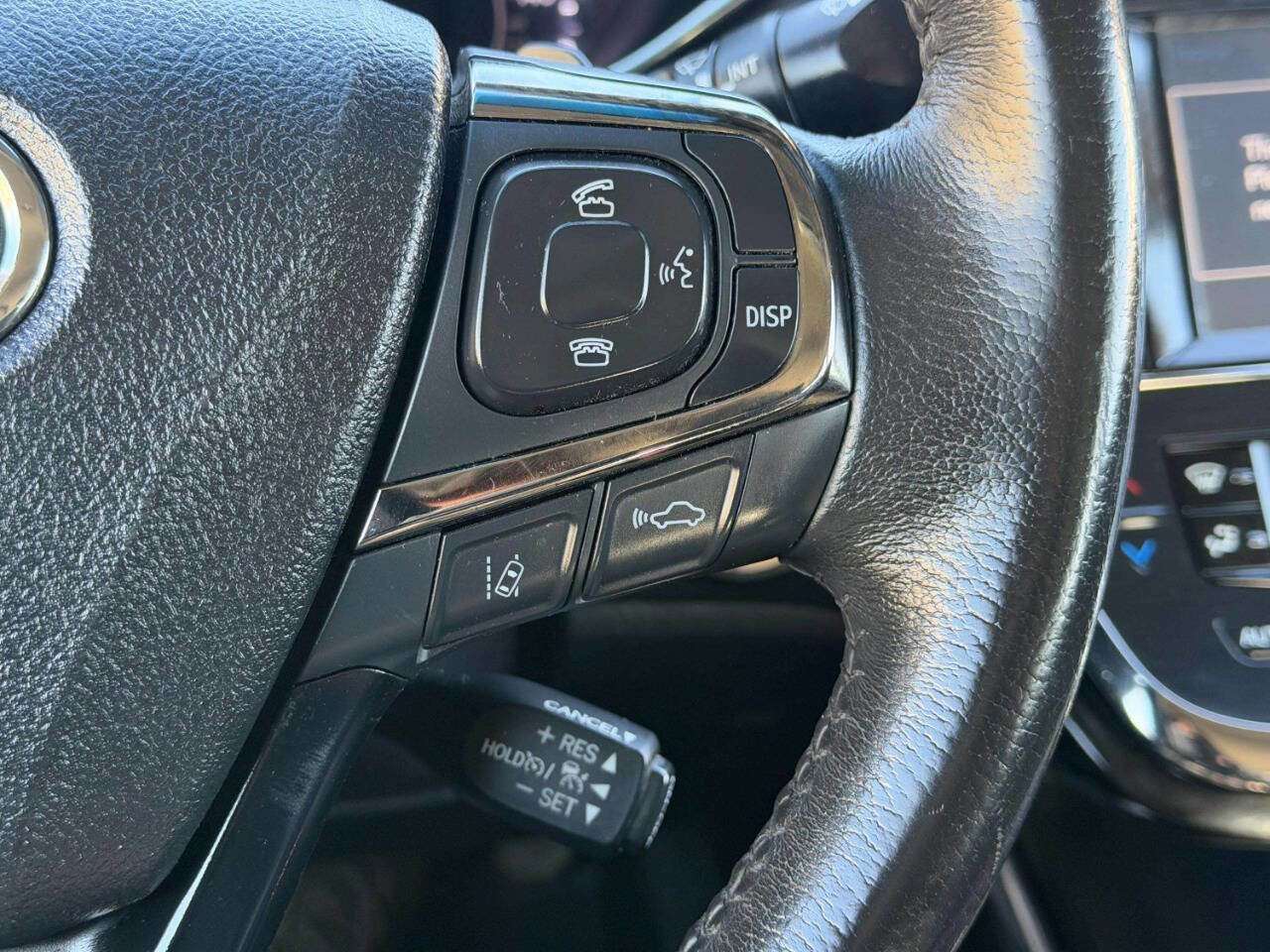 Used 2018 Toyota Avalon XLE image 12