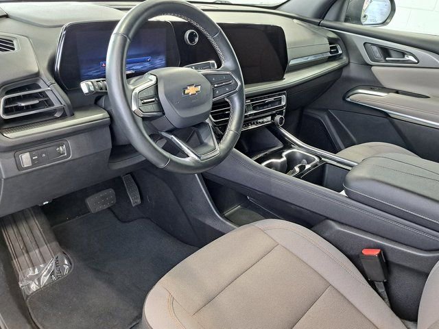 Used 2025 Chevrolet Traverse LT image 9