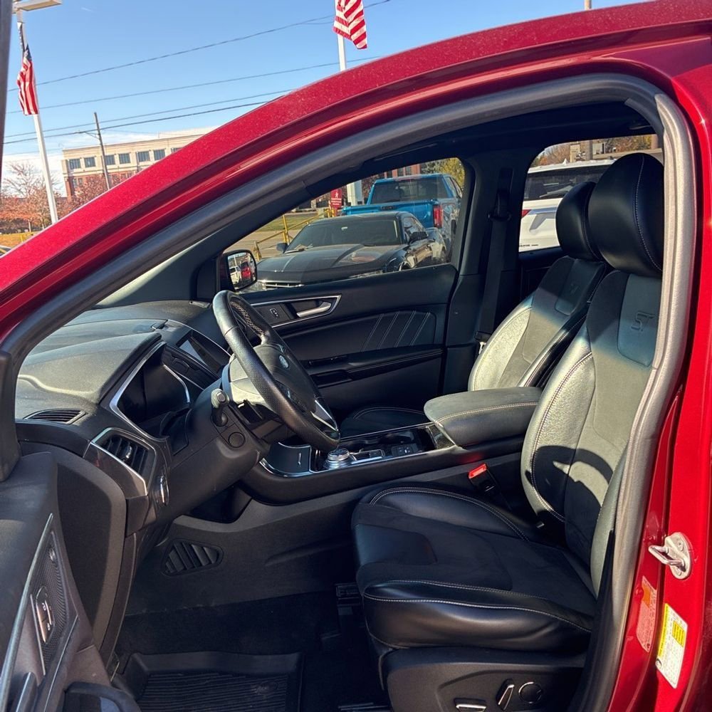 Used 2019 Ford Edge ST w/ Equipment Group 401A image 6
