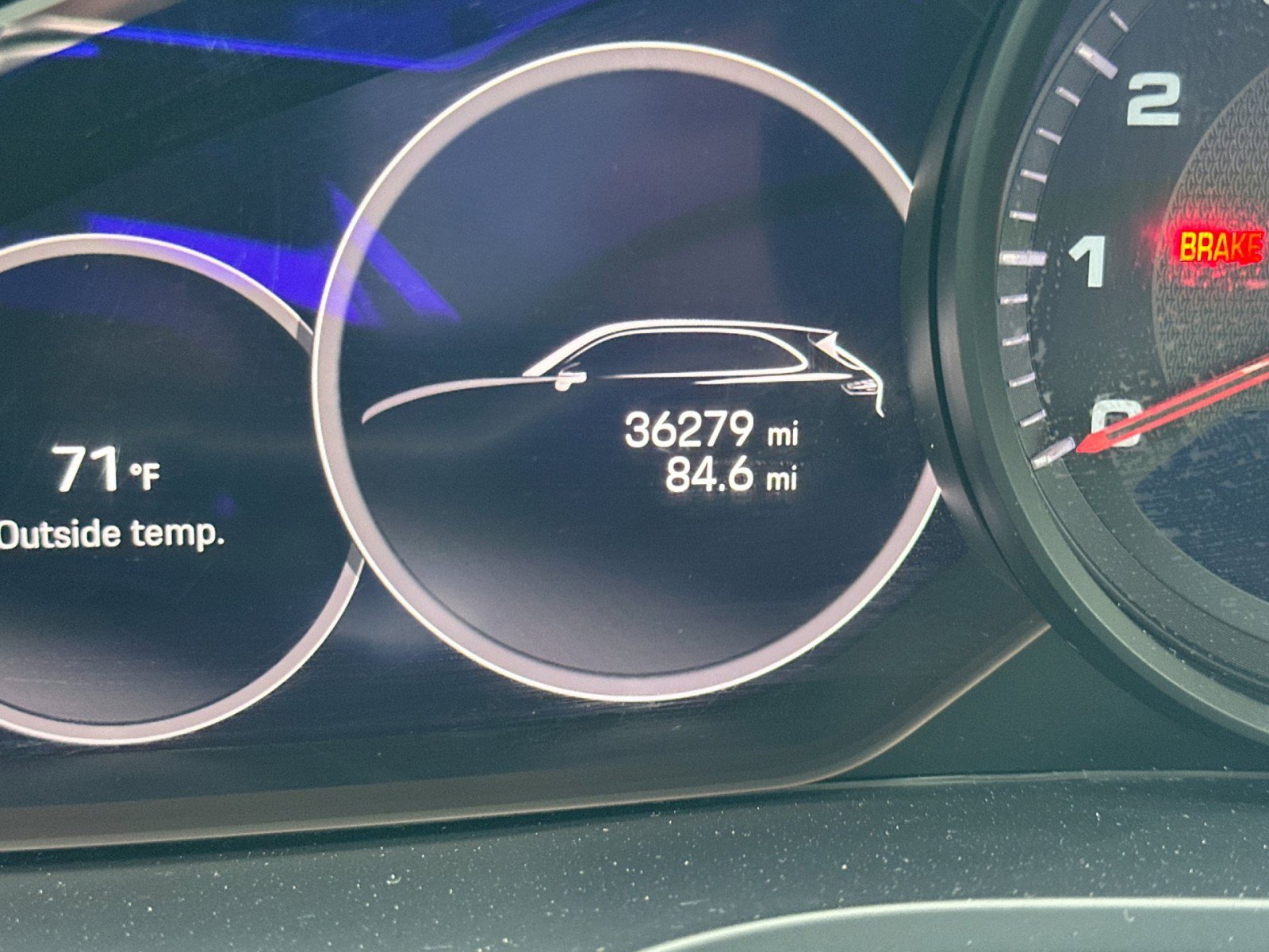 Used 2023 Porsche Cayenne Platinum Edition image 25