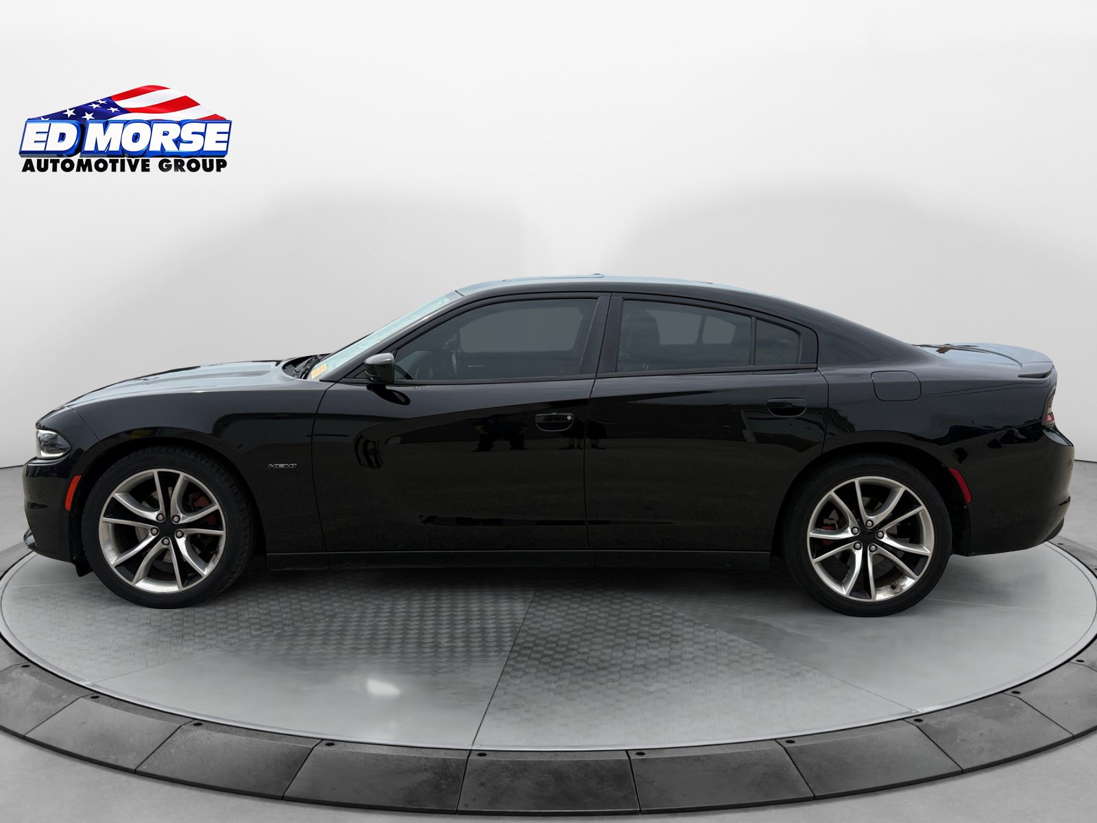 Used 2016 Dodge Charger R/T w/ Premium Group RWD image 2