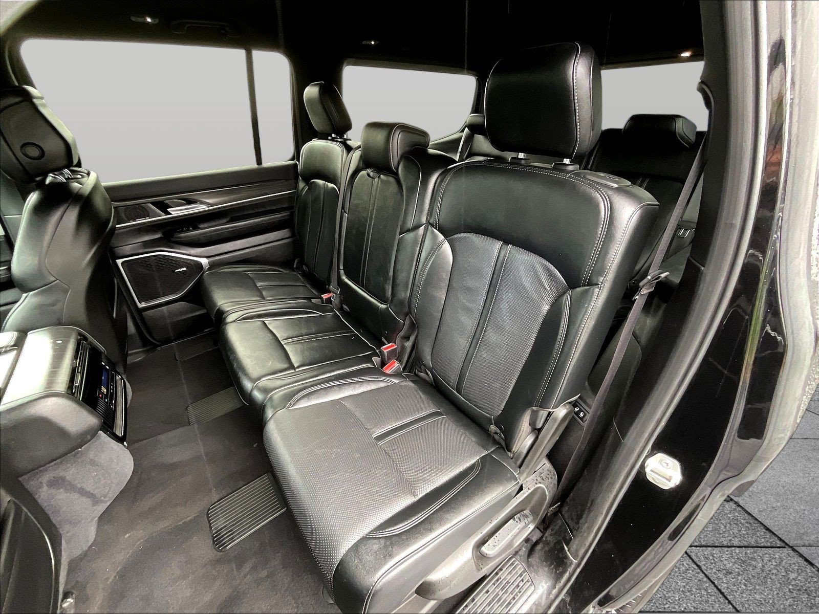 Used 2024 Jeep Wagoneer Series II w/ Flexible Seating Group AWD/4WD image 25