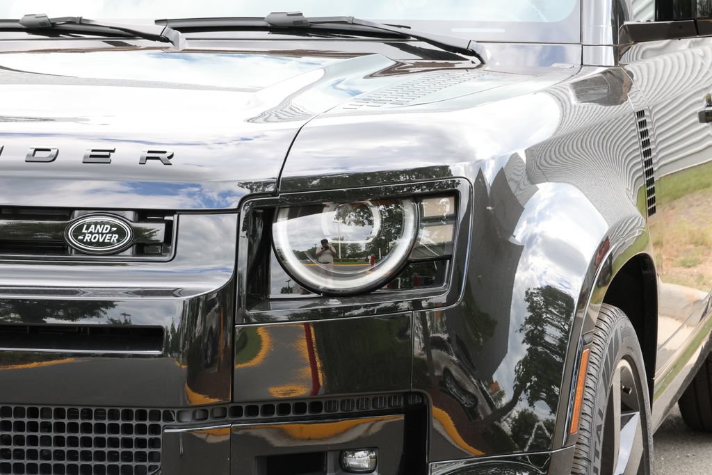 New 2026 Land Rover Defender 110 X-Dynamic SE AWD/4WD image 6