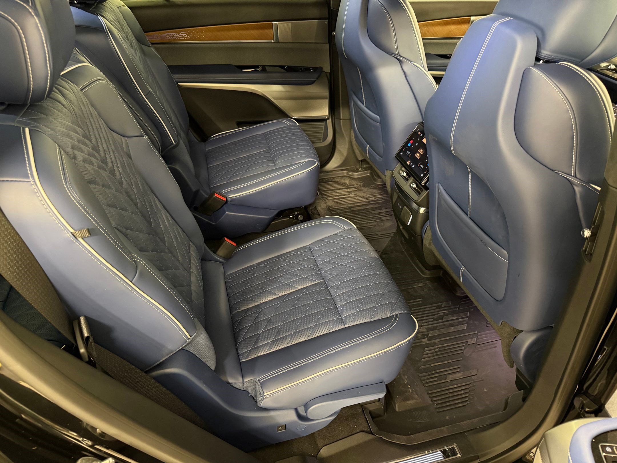 New 2026 Cadillac Vistiq Premium Luxury w/ LPO, Floor Liner Package AWD/4WD image 50