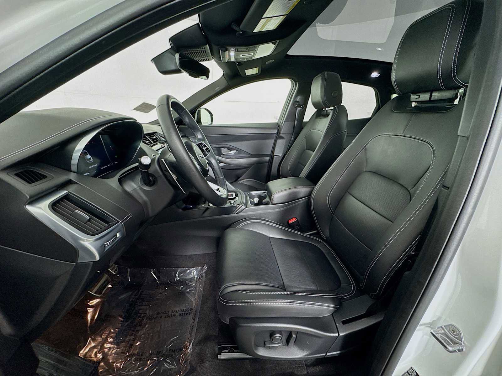 Used 2024 Jaguar E-PACE R-Dynamic SE image 11