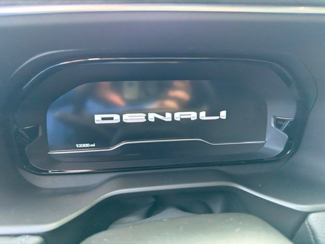 Used 2024 GMC Yukon XL Denali AWD/4WD image 8