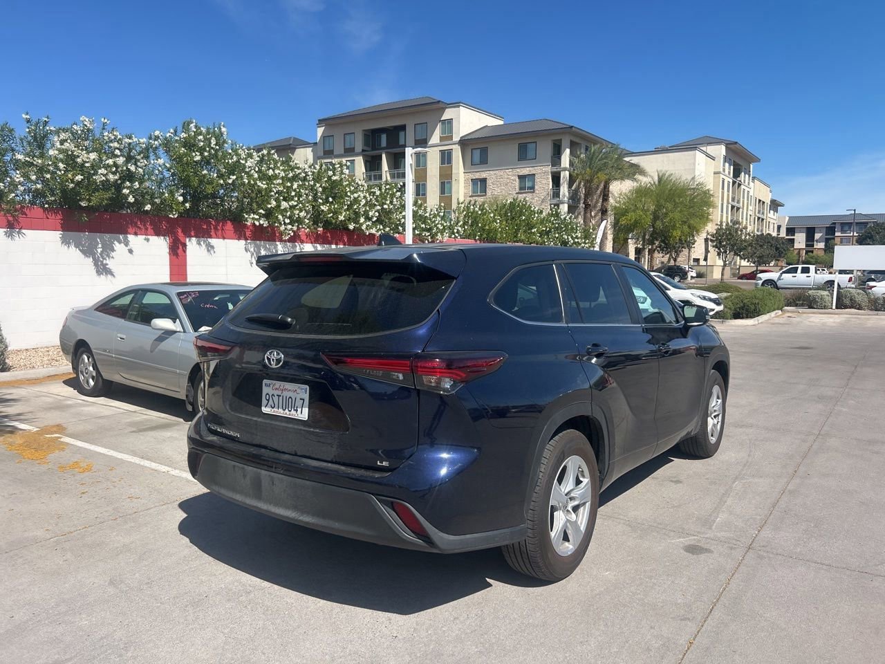 Used 2025 Toyota Highlander LE image 4
