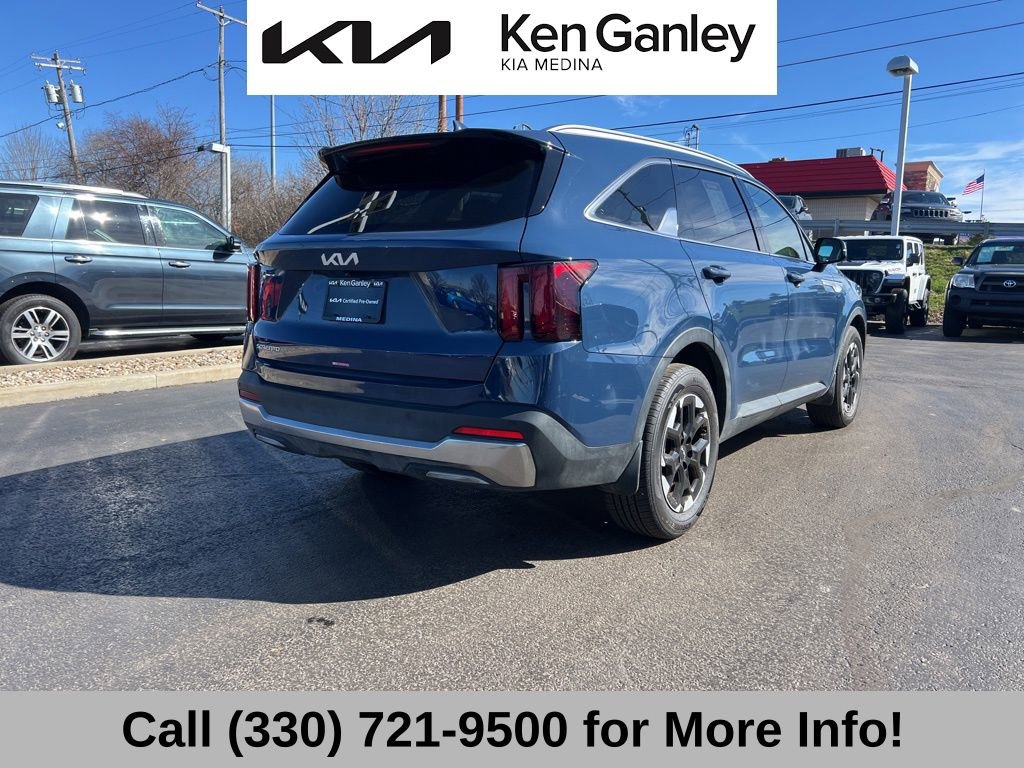 Certified 2025 Kia Sorento S image 9