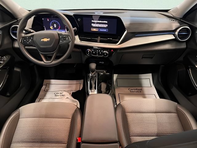 Certified 2025 Chevrolet Trax LT FWD image 16