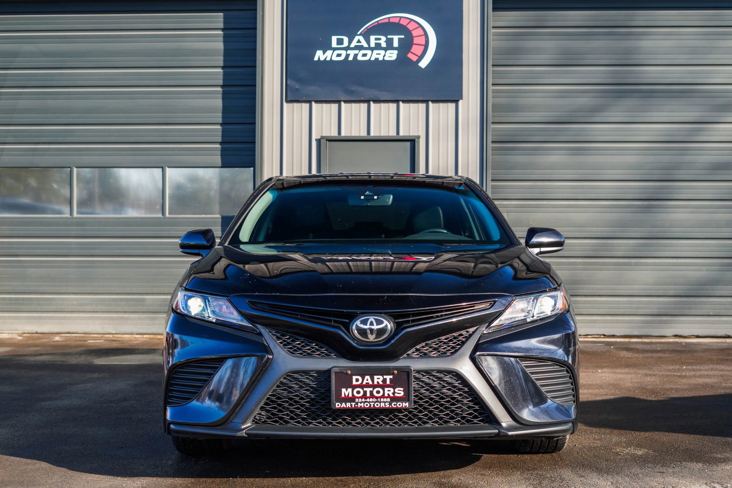 Used 2020 Toyota Camry SE FWD image 2
