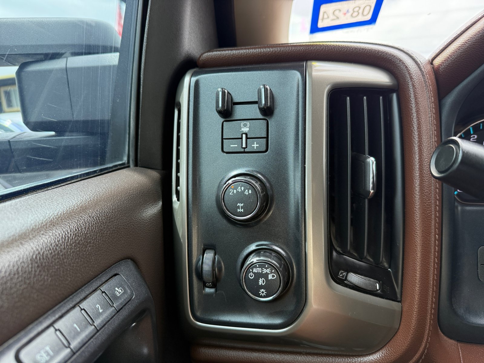 Used 2018 Chevrolet Silverado 2500 High Country w/ Duramax Plus Package AWD/4WD image 23