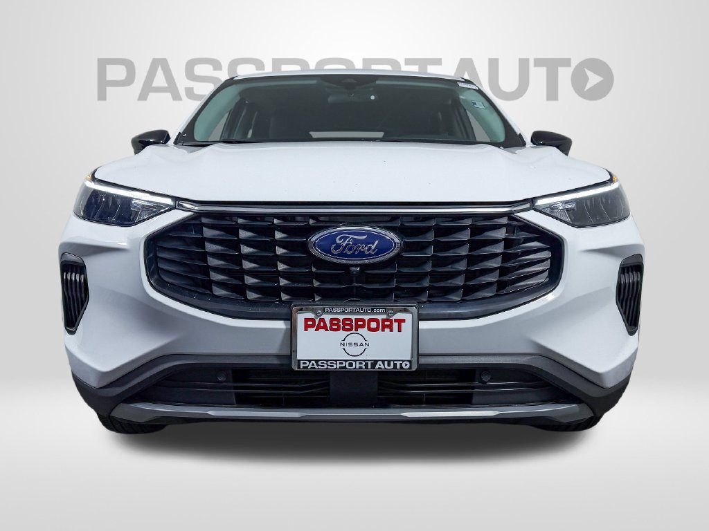 Used 2023 Ford Escape Active w/ Tech Pack #2 AWD/4WD image 2