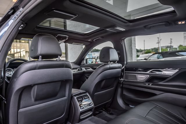 Used 2019 BMW 740i w/ M Sport Package RWD image 44