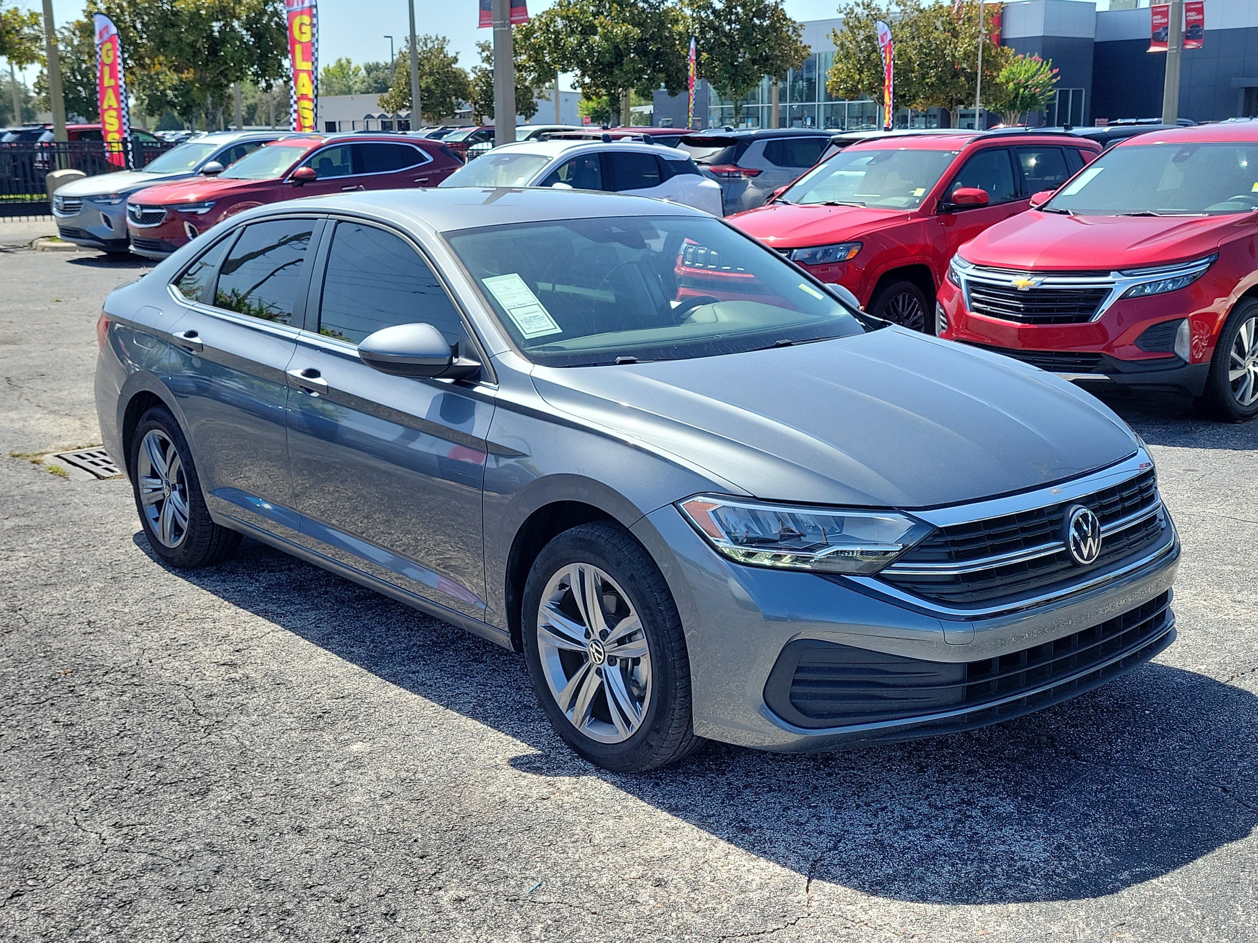 Used 2023 Volkswagen Jetta SE FWD image 3